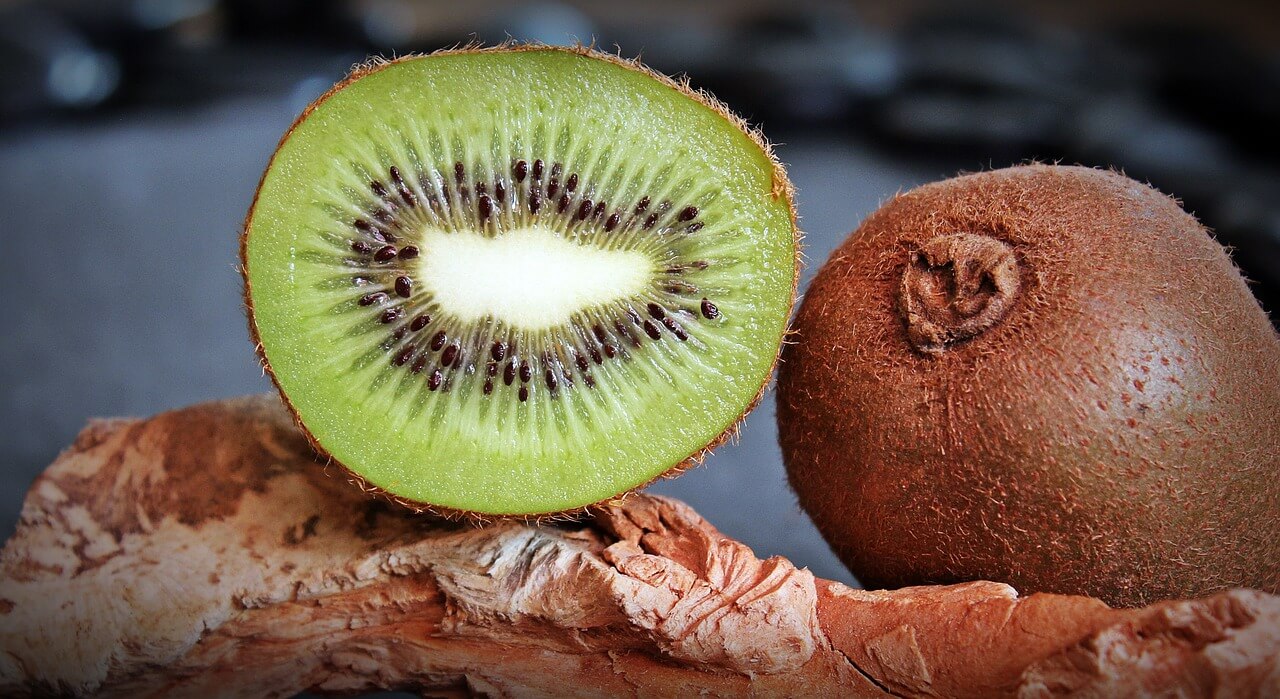 Kiwi - gesunde Superfrucht täglich zu essen
